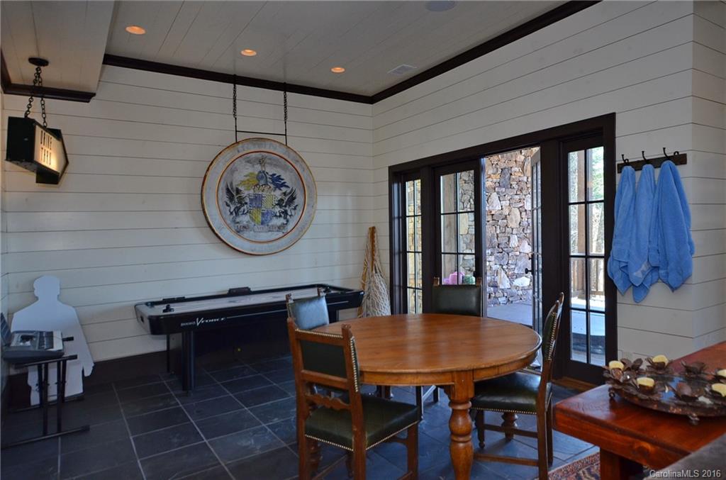 Mountaintop Golf & Lake Club - Residential