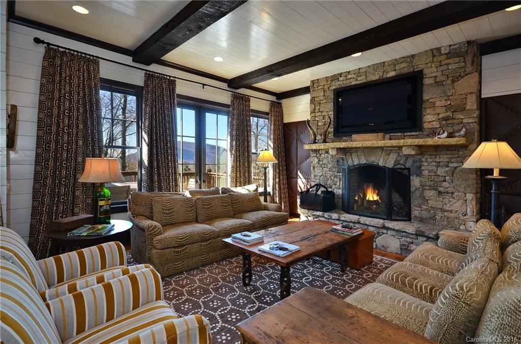 Mountaintop Golf & Lake Club - Residential