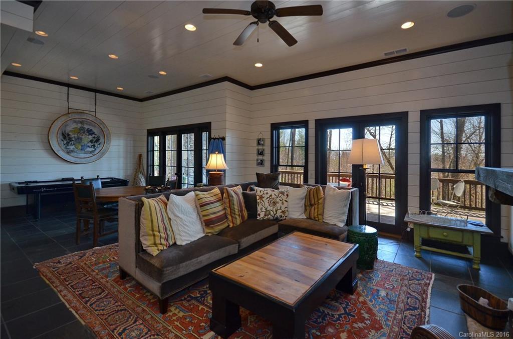 Mountaintop Golf & Lake Club - Residential