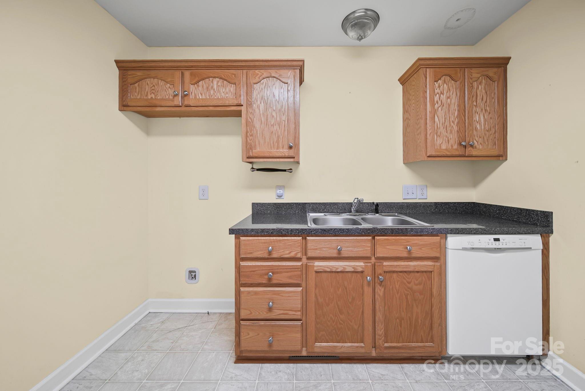 Kannapolis, North Carolina 28083, United States, 3 Bedrooms Bedrooms, ,2 BathroomsBathrooms,Residential,Active,228823