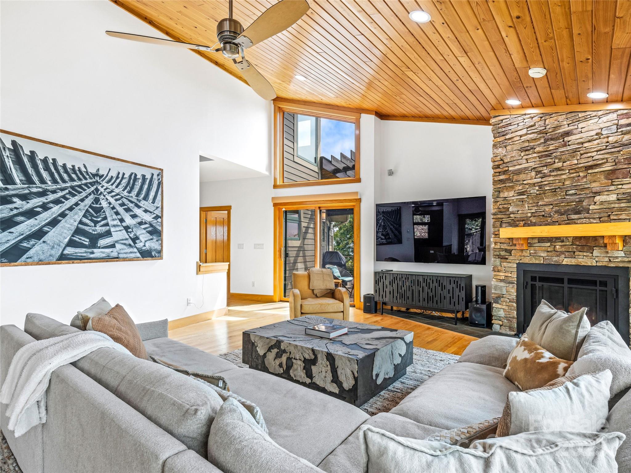 Reynolds Mountain - Residential