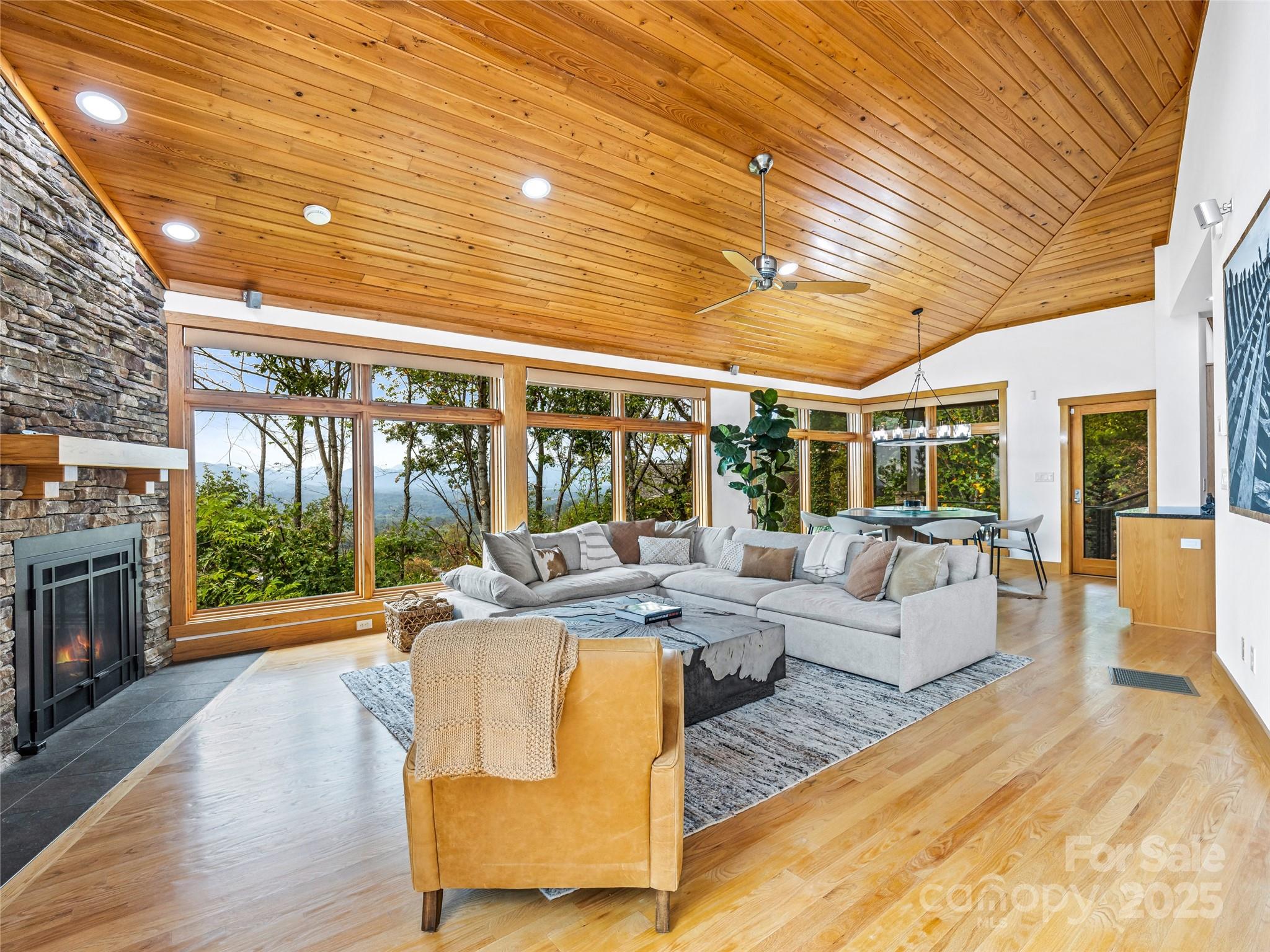 Reynolds Mountain - Residential