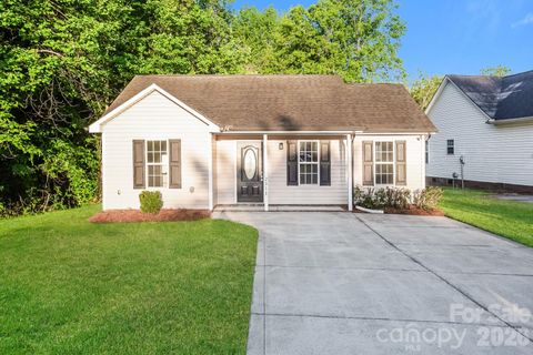 Photo of 2011 Samantha Drive, Kannapolis, NC 28083 (MLS # 4370123)
