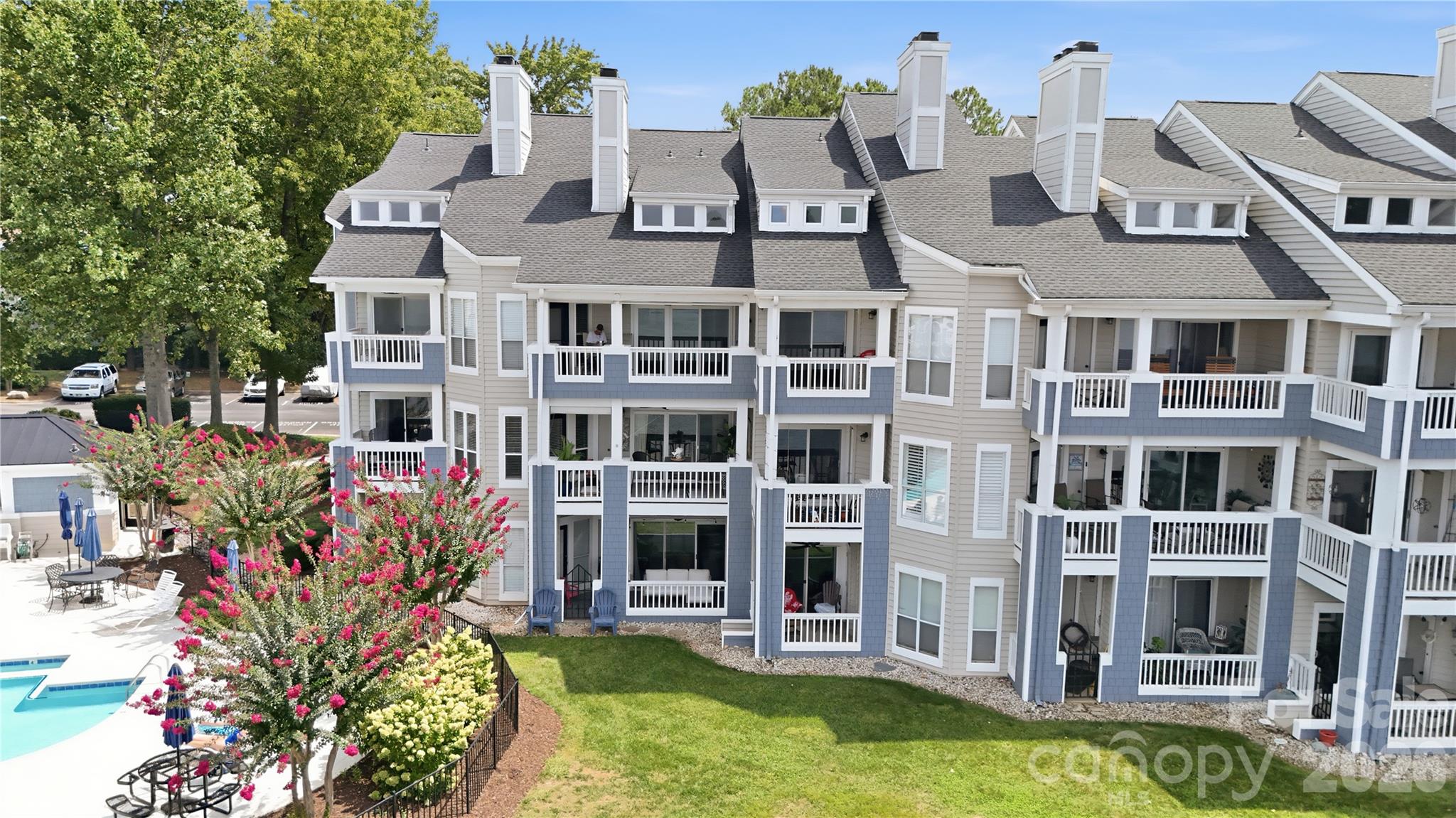 932 Southwest Drive