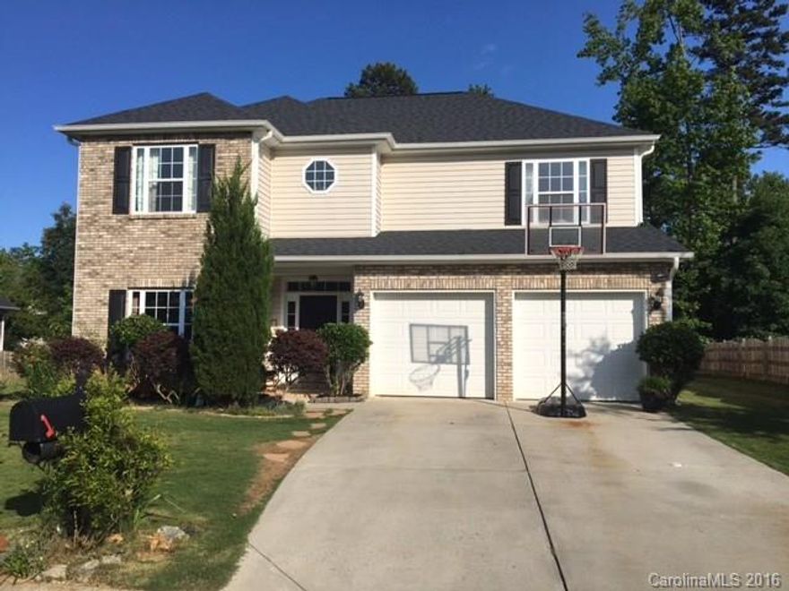 Gorgeous home with terrific layout. French doors lead you to a fenced backyard with beautiful canopy of trees, stone patio and fire pit. Spacious kitchen, 42" cabinets, pantry, formal dining.  Great Room with Fireplace, Master on the main, renovated master bath, 4 addl bedrooms, bonus room and 2 car garage. Fantastic Porter Ridge schools, convenience to Interstate, shopping, restaurants. Two neighborhood pools, tennis courts, sidewalks, play ground and soccer field. New roof in 2013