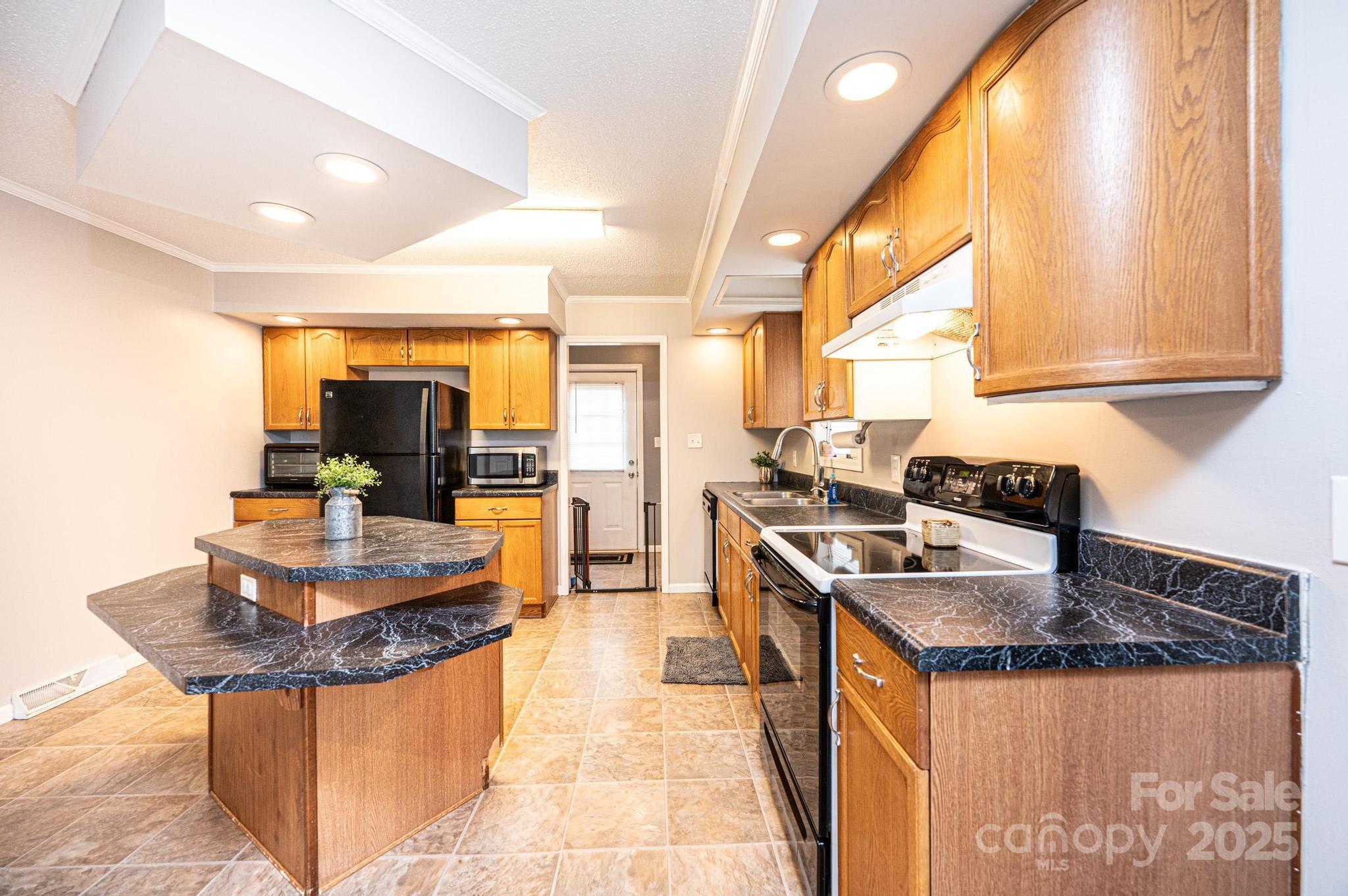 1764 Tomlinson Loop