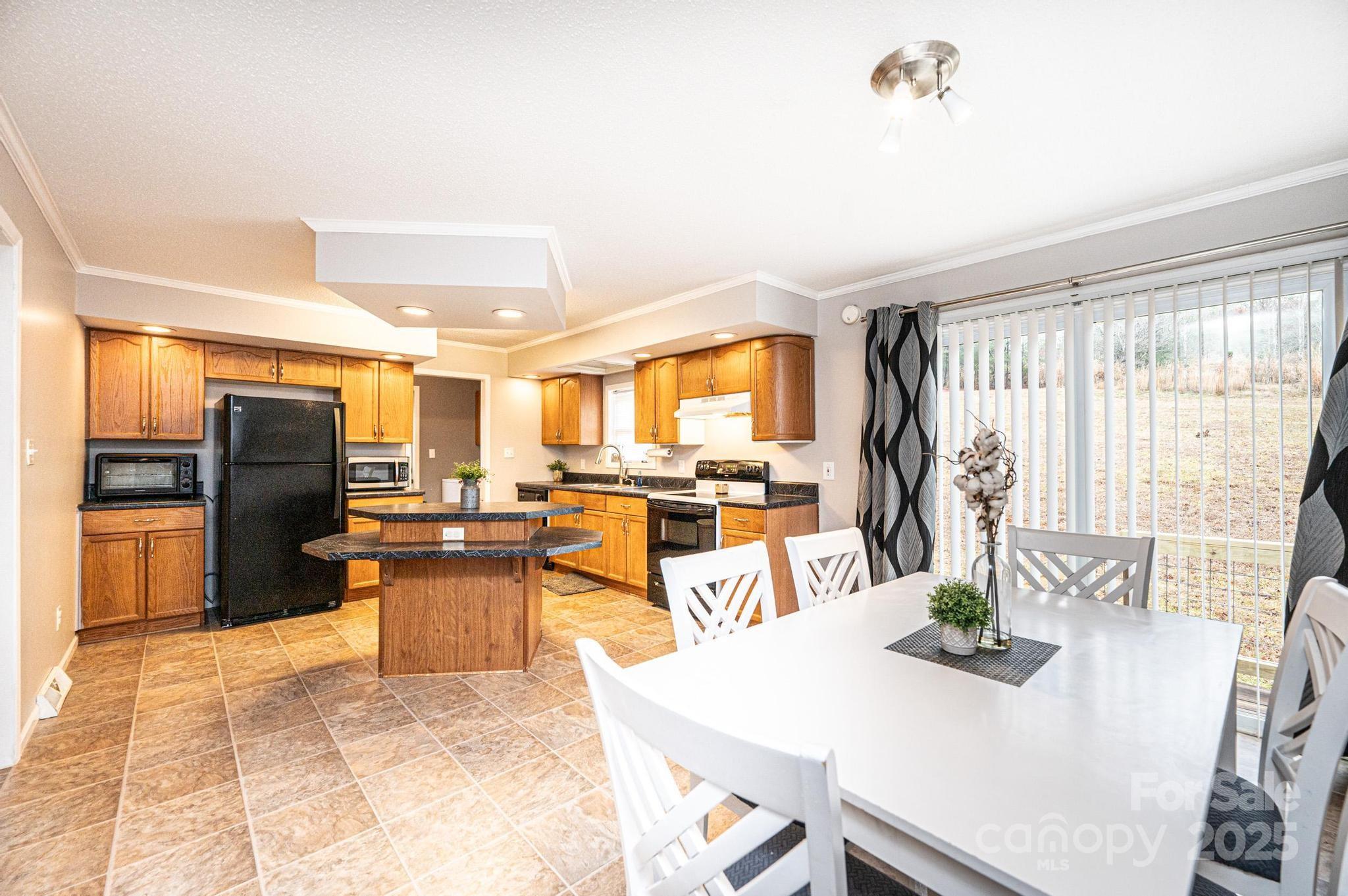 1764 Tomlinson Loop