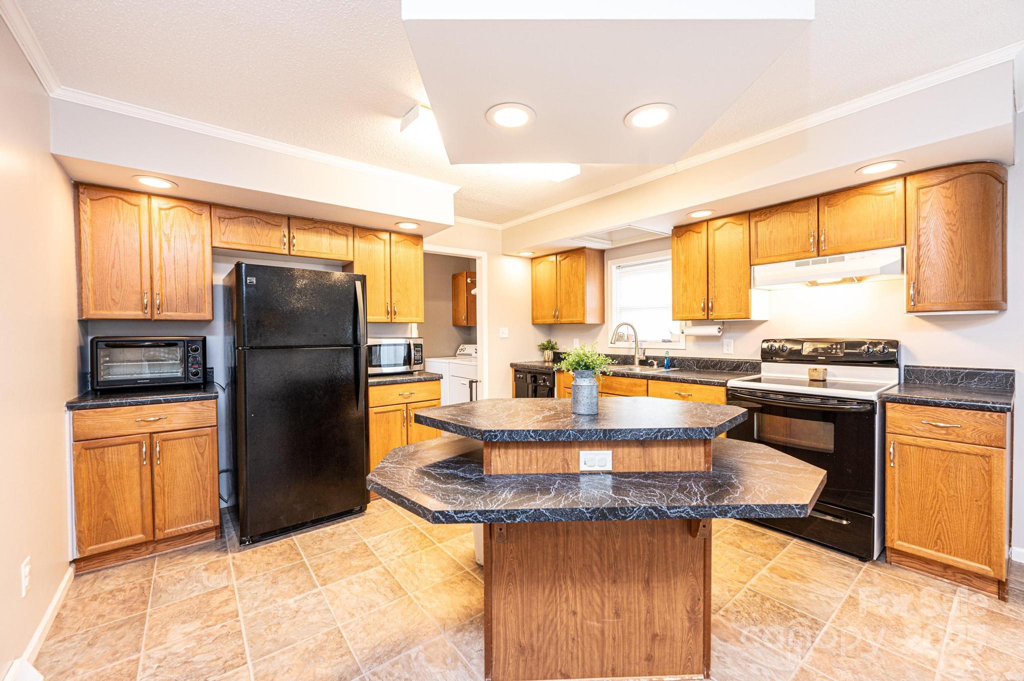 1764 Tomlinson Loop