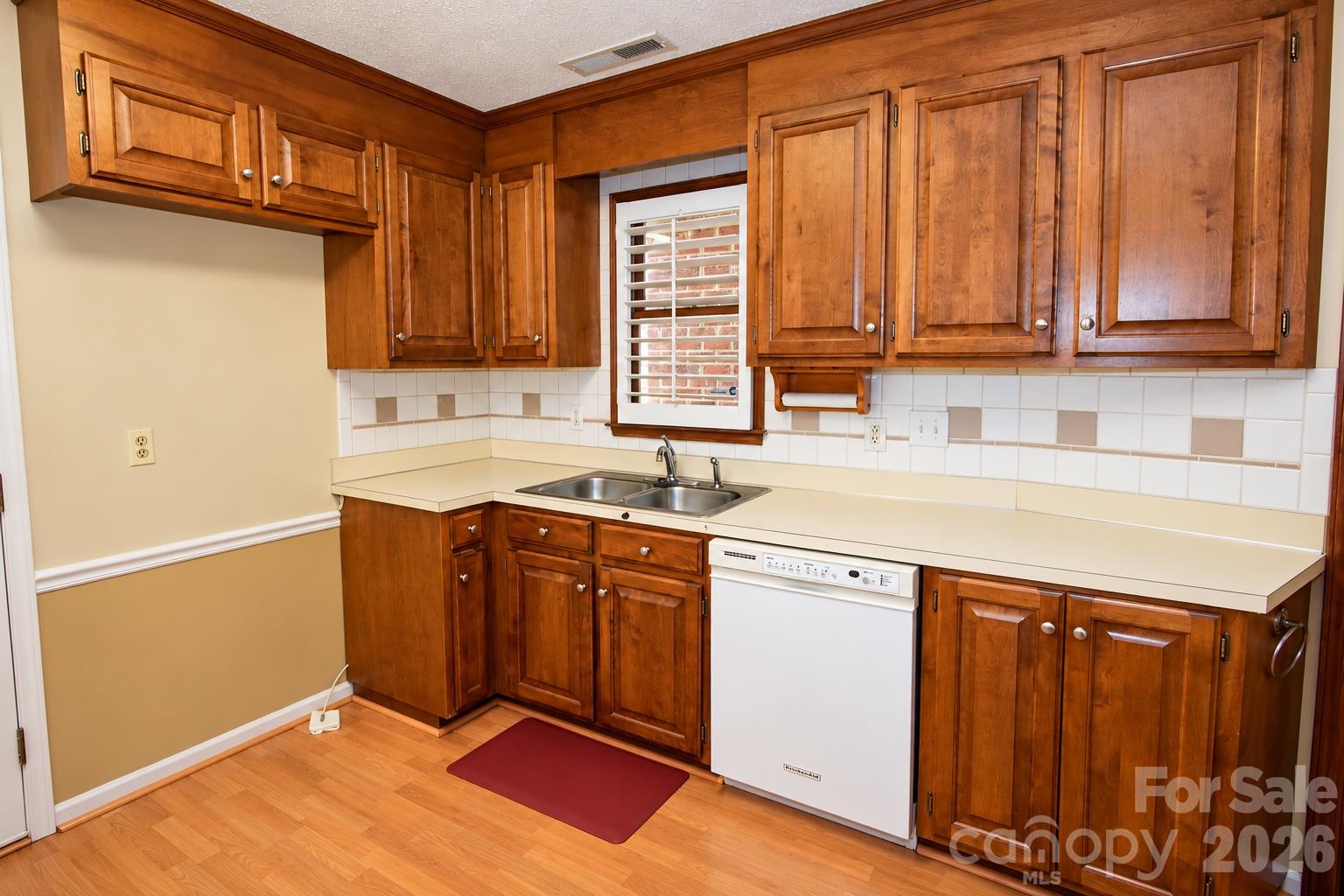 542 Camrose Circle NE