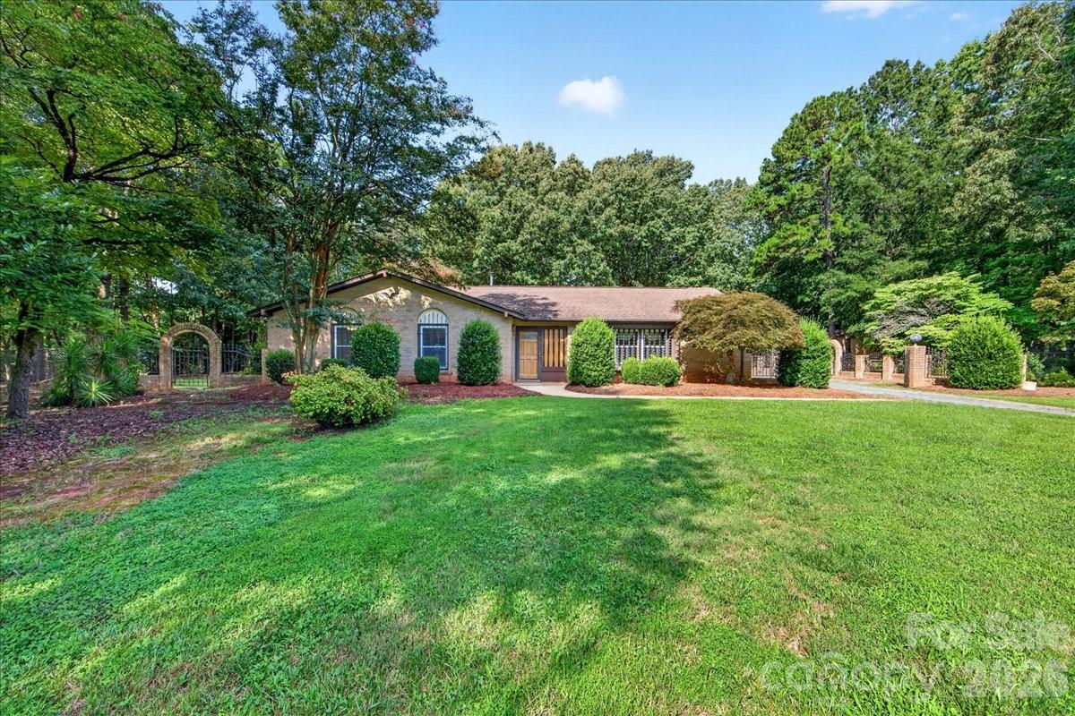 3825 Hoodridge Lane