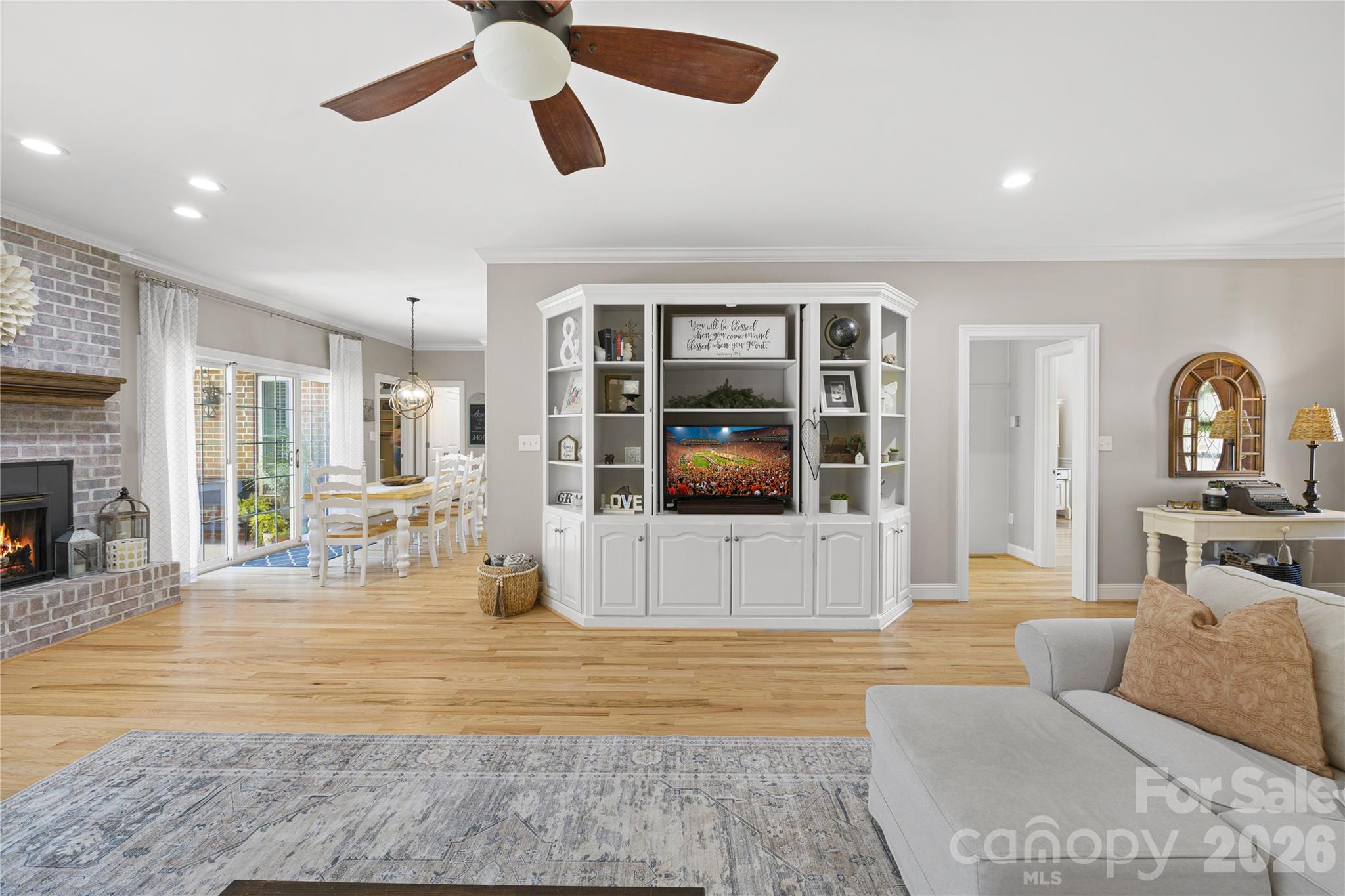 Links O Tryon - Residential