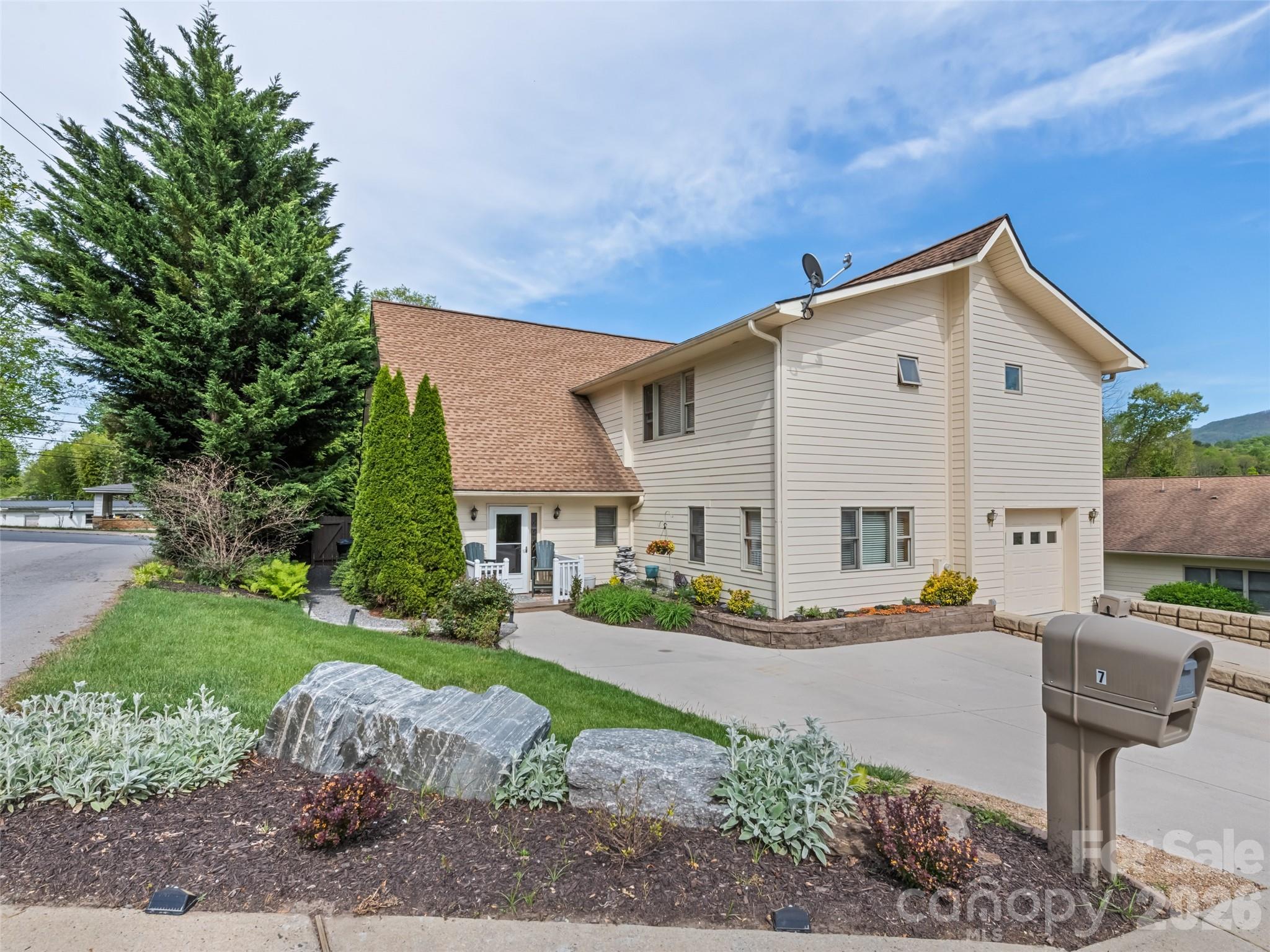 Town And Country Townhouses - Residential