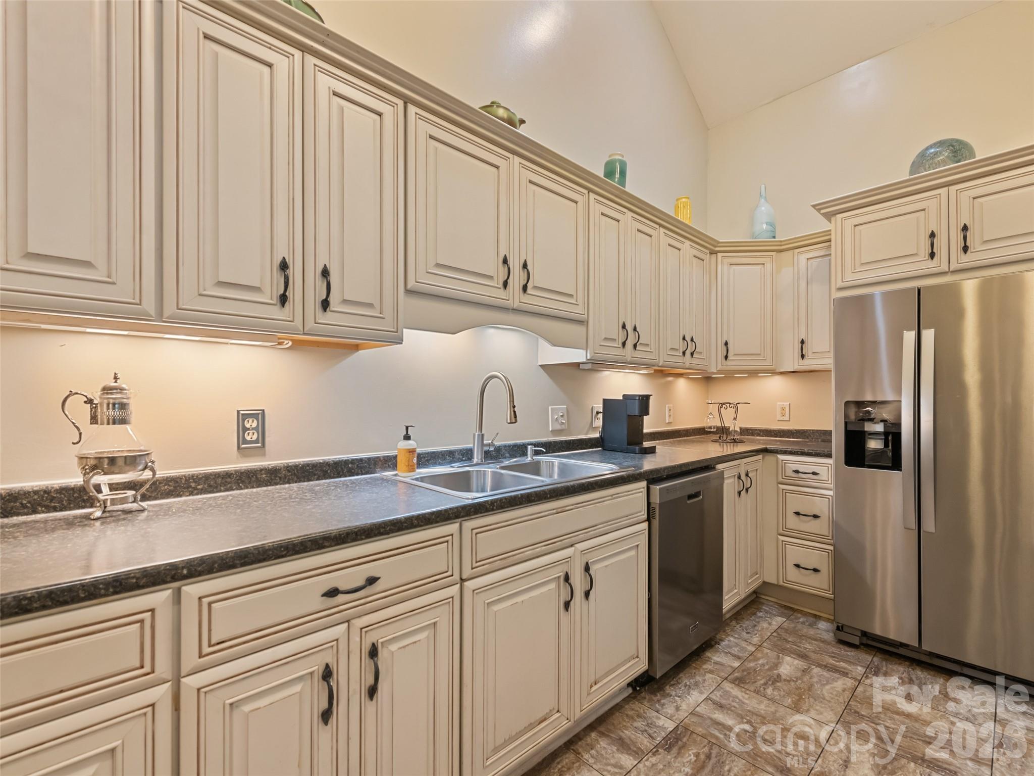 Town And Country Townhouses - Residential