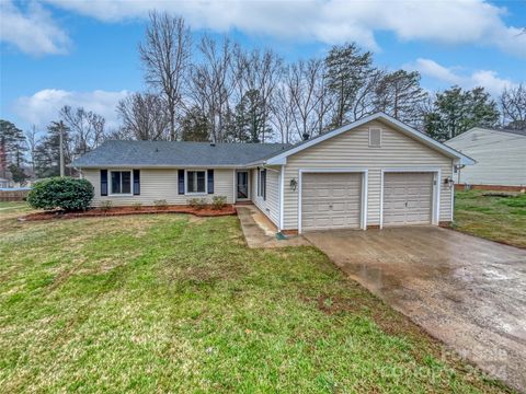 Single Family Residence in Gastonia NC 1639 Windy Rush Lane.jpg