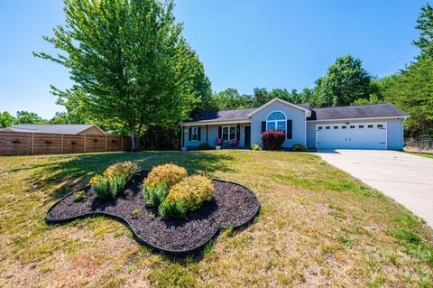 Photo of 205 Winding Cedar Drive, Statesville, NC 28677 (MLS # 4386333)