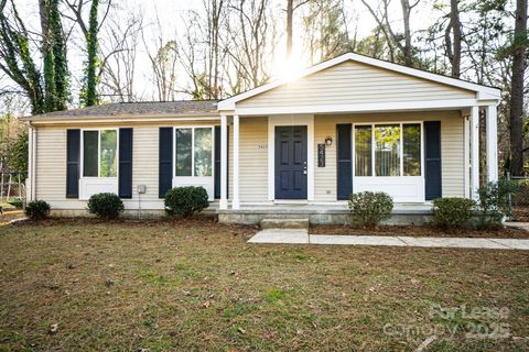 Photo of 5423 Jaslie Lane, Charlotte, NC 28227 (MLS # 4329836)