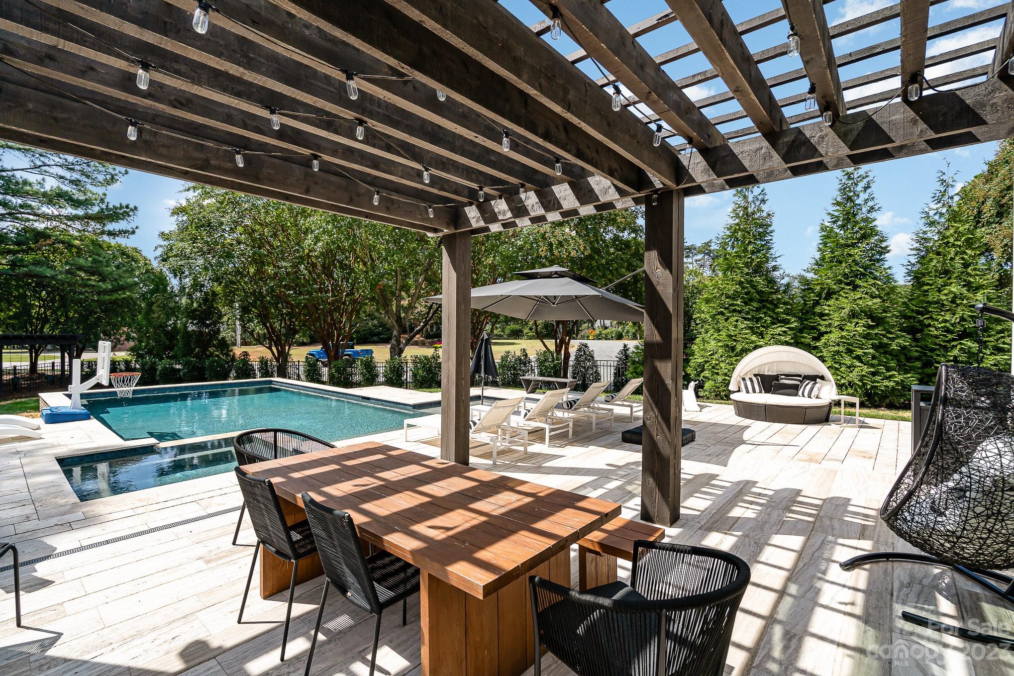 The Peninsula - Residential