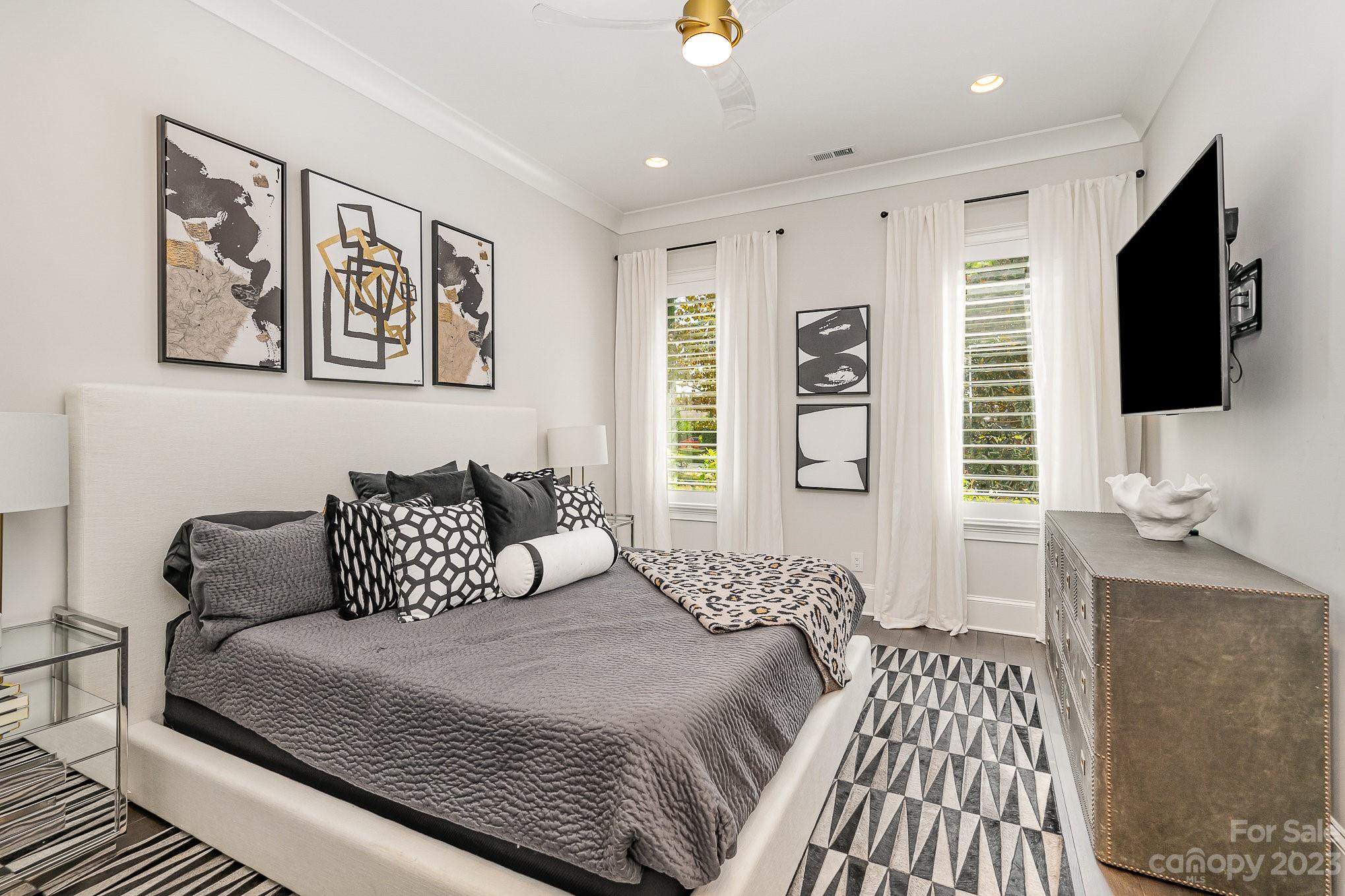 The Peninsula - Residential