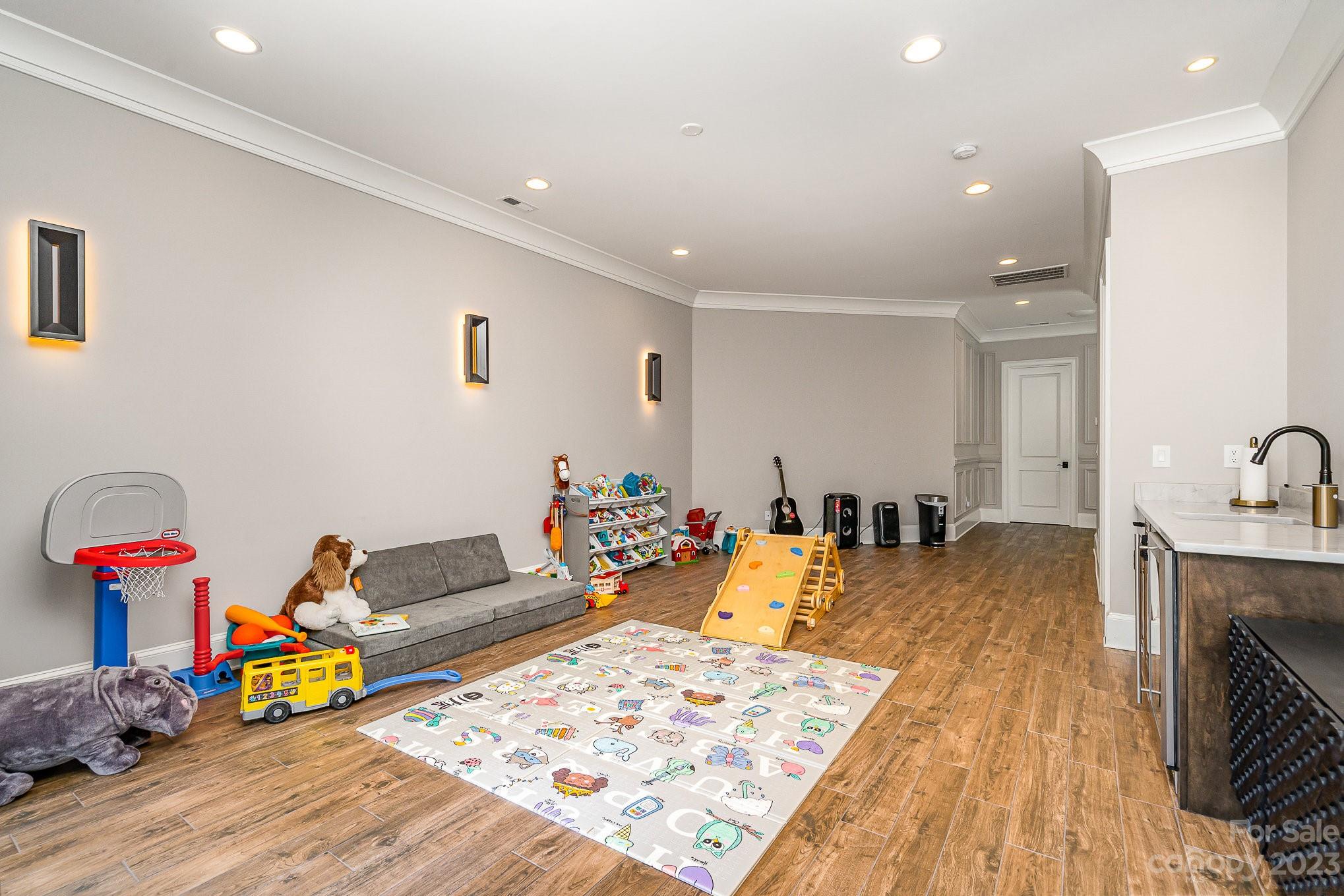 The Peninsula - Residential