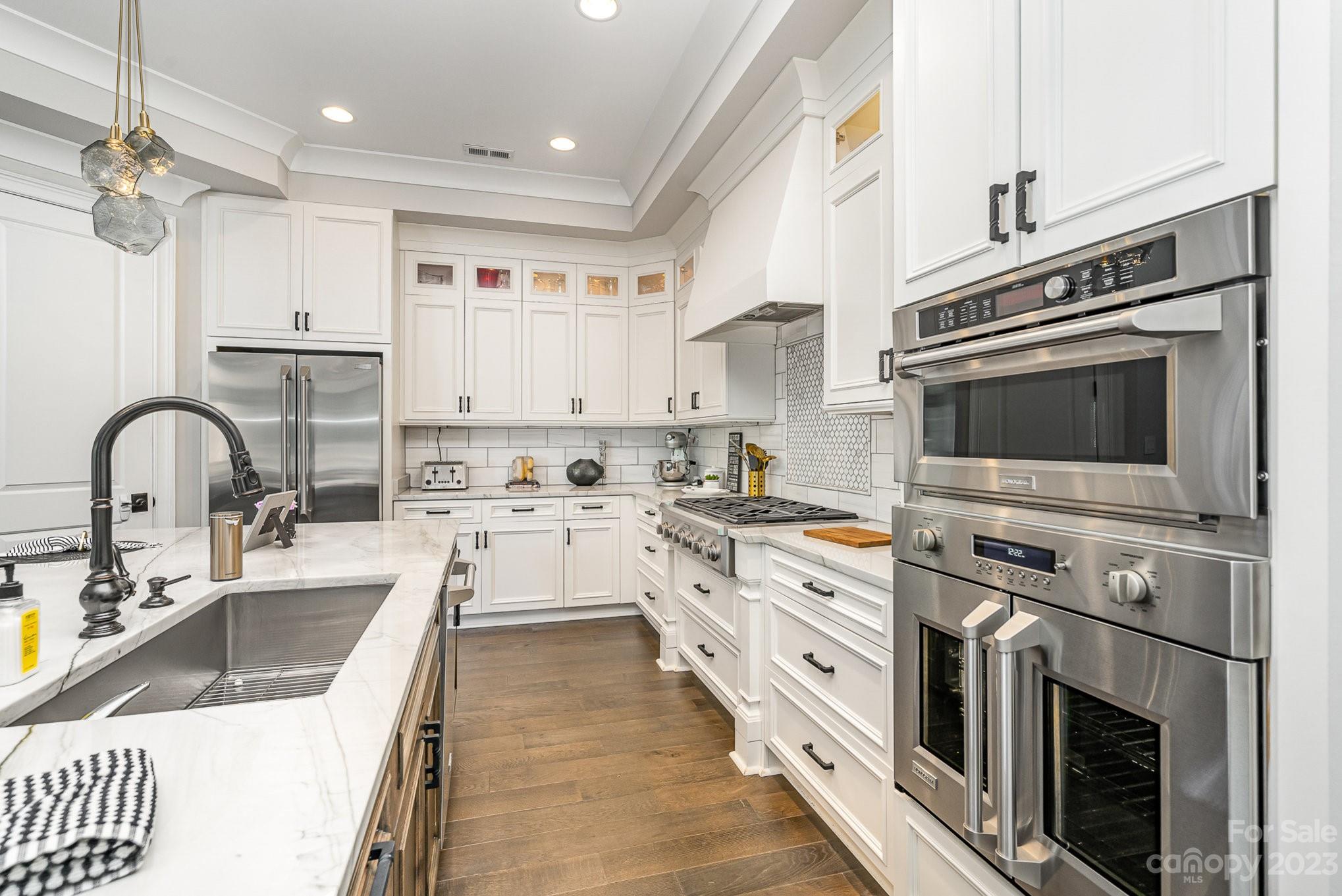 The Peninsula - Residential