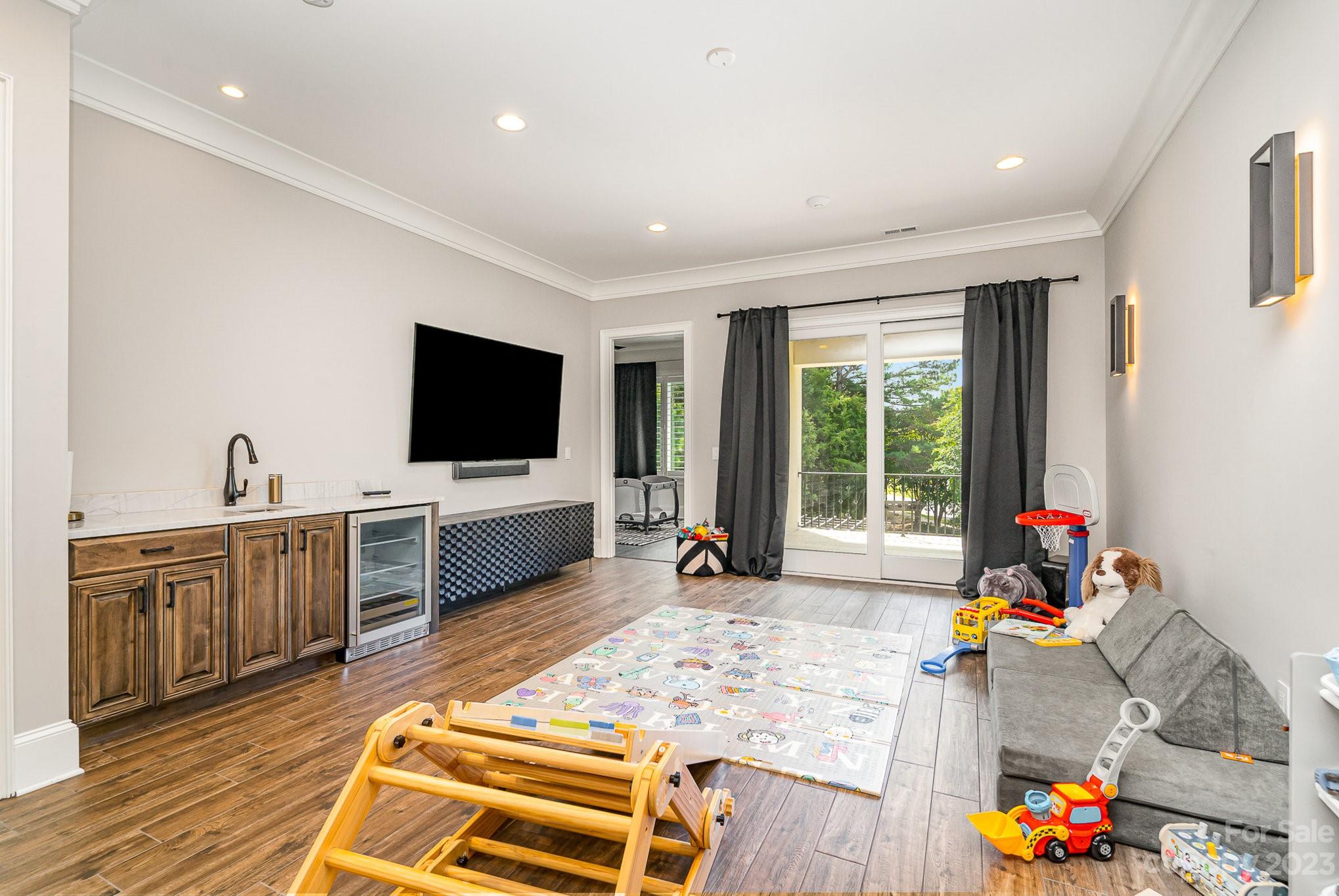 The Peninsula - Residential