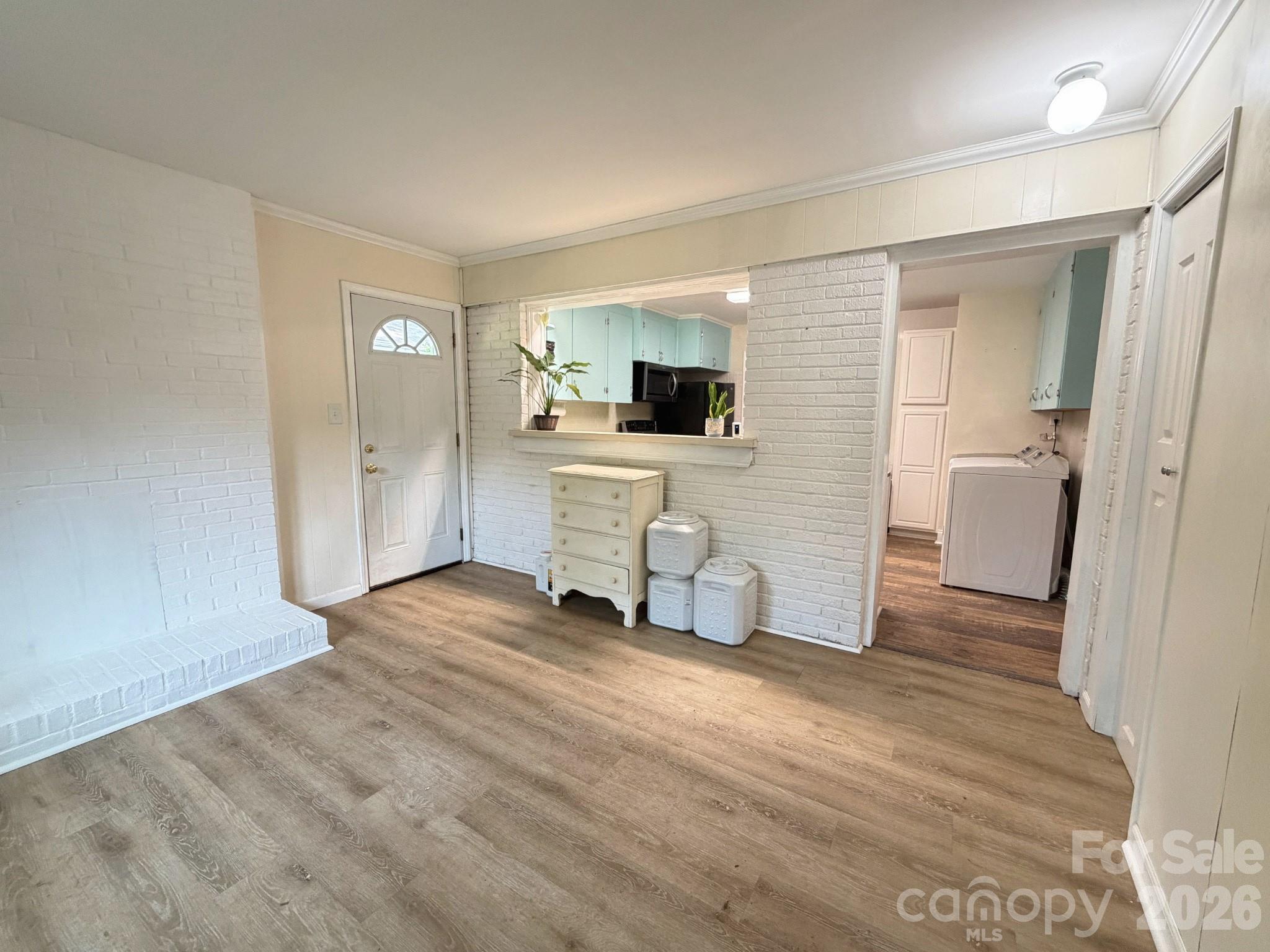 1327 Dresden Drive W