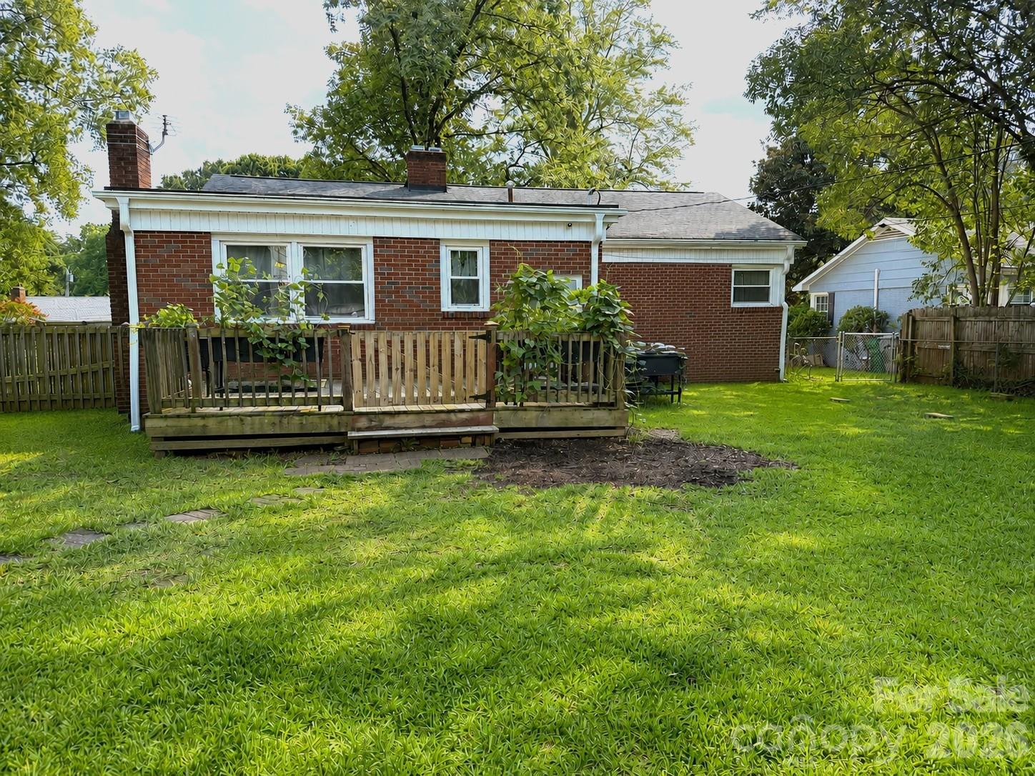 1327 Dresden Drive W