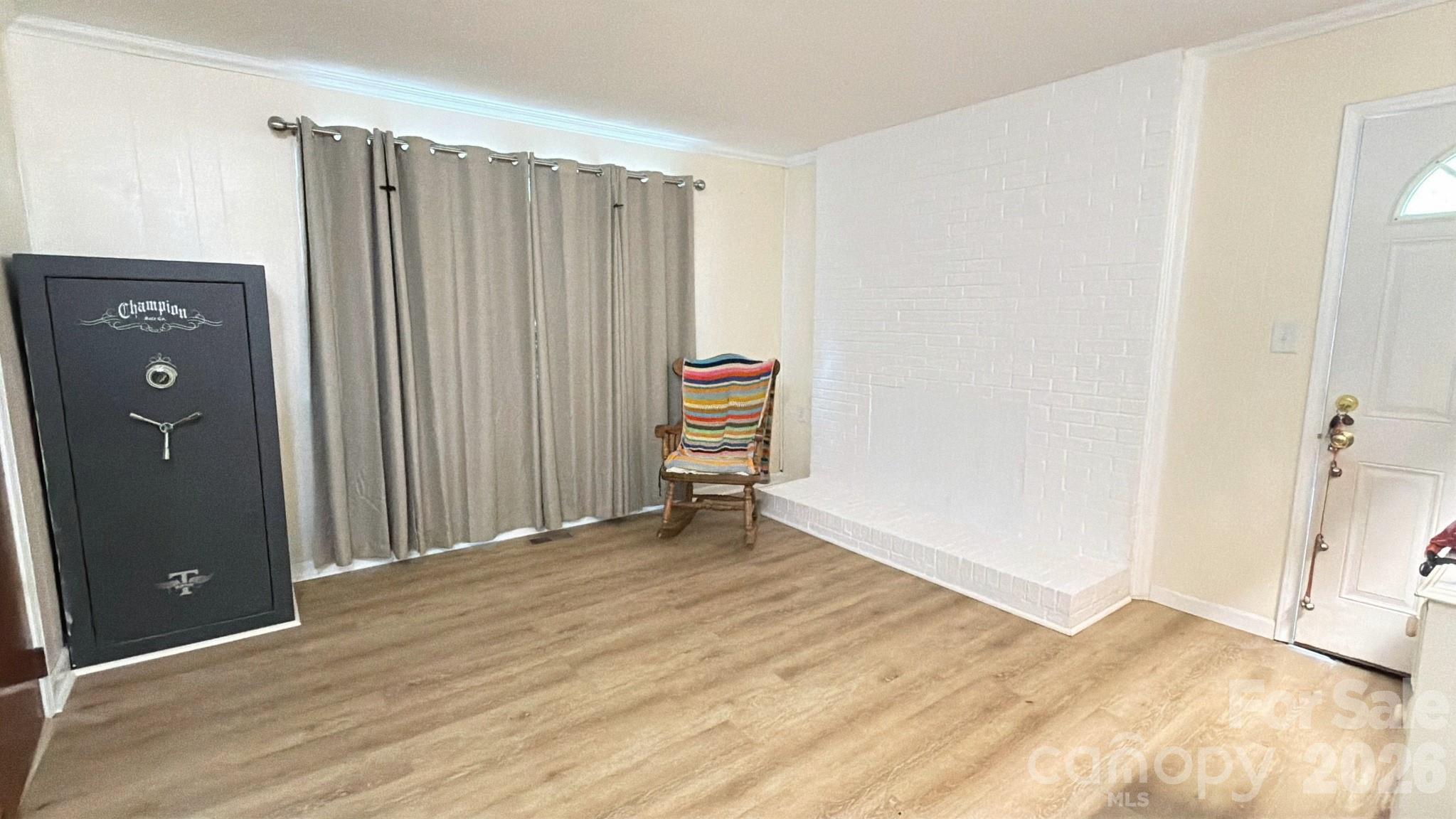 1327 Dresden Drive W