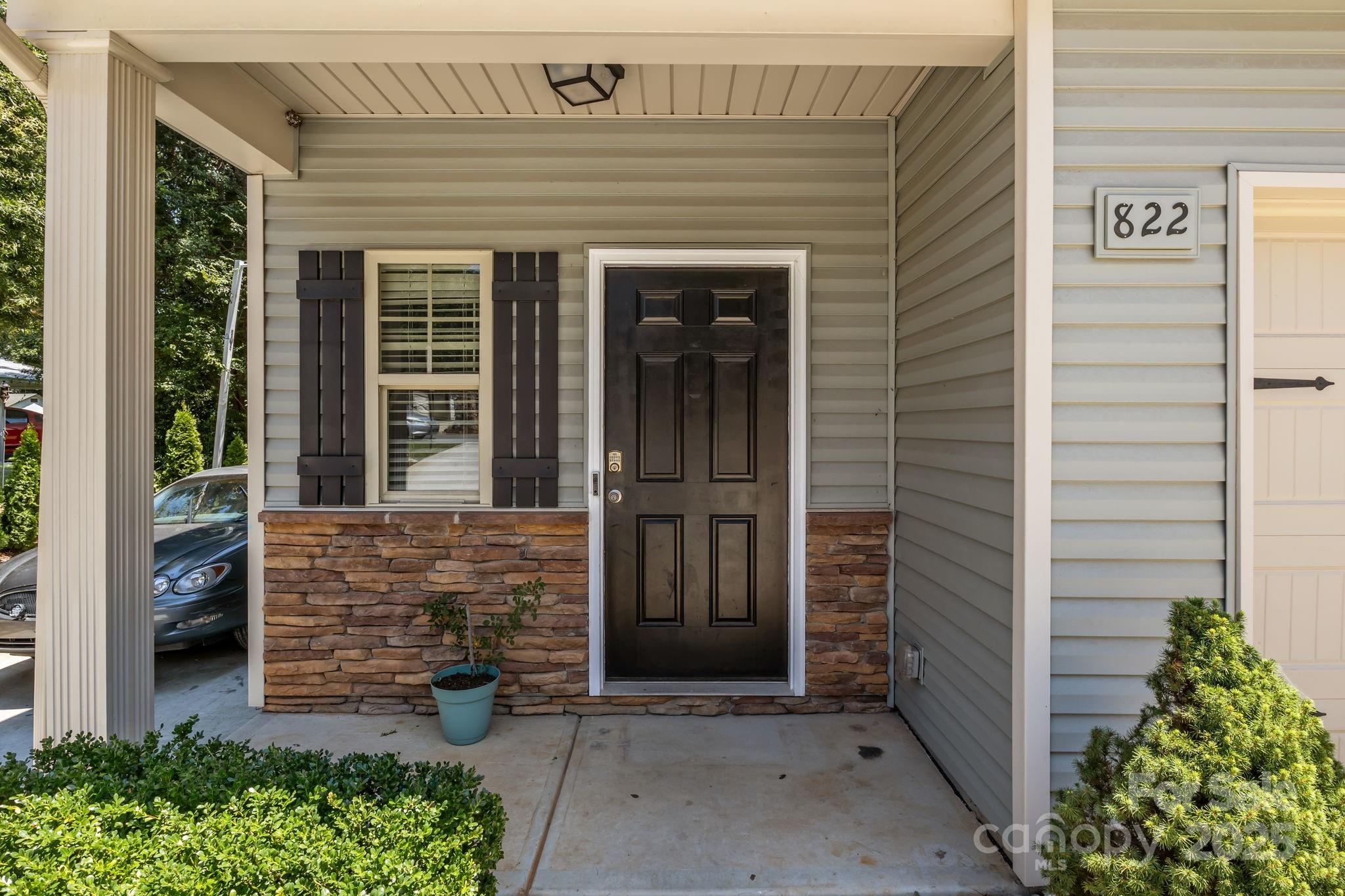 822 Lakehill Road