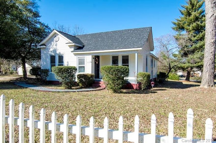 NEW paint, NEW windows, wooden floors, and a MUST SEE!! LARGE spacious yard on a corner lot! White scalloped picket fence, back patio area, PLUS vintage claw foot tub! Very close to everything.