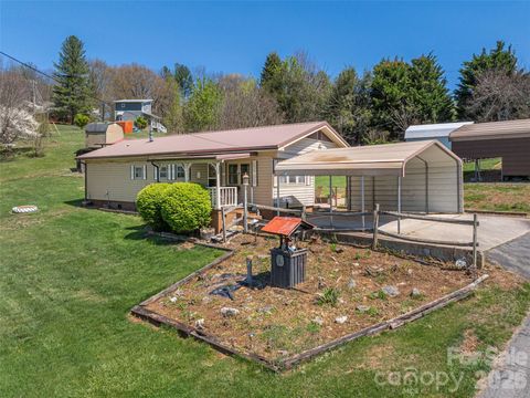 Photo of 17 Mustang Lane, Waynesville, NC 28786 (MLS # 4367946)