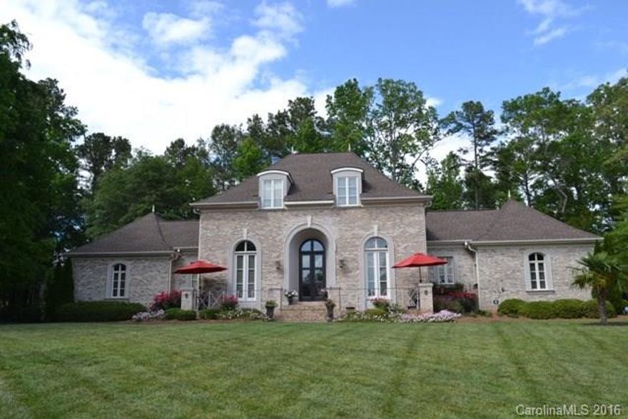 Gorgeous brick ranch shows like a model!  Heavy mouldings throughout the home, beautiful hardwood floors. Huge kitchen w/work island, vegetable sink, gas cook top, quartz counter tops! Formal dining room, living room w/fireplace/gas logs and built-ins and a library w/built-ins and fireplace/gas logs. The keeping room has the third fireplace! Huge walk-up attic has tons of potential. Fabulous screen porch, large patio area. Full irrigation system and fenced backyard. Great home for entertaining.