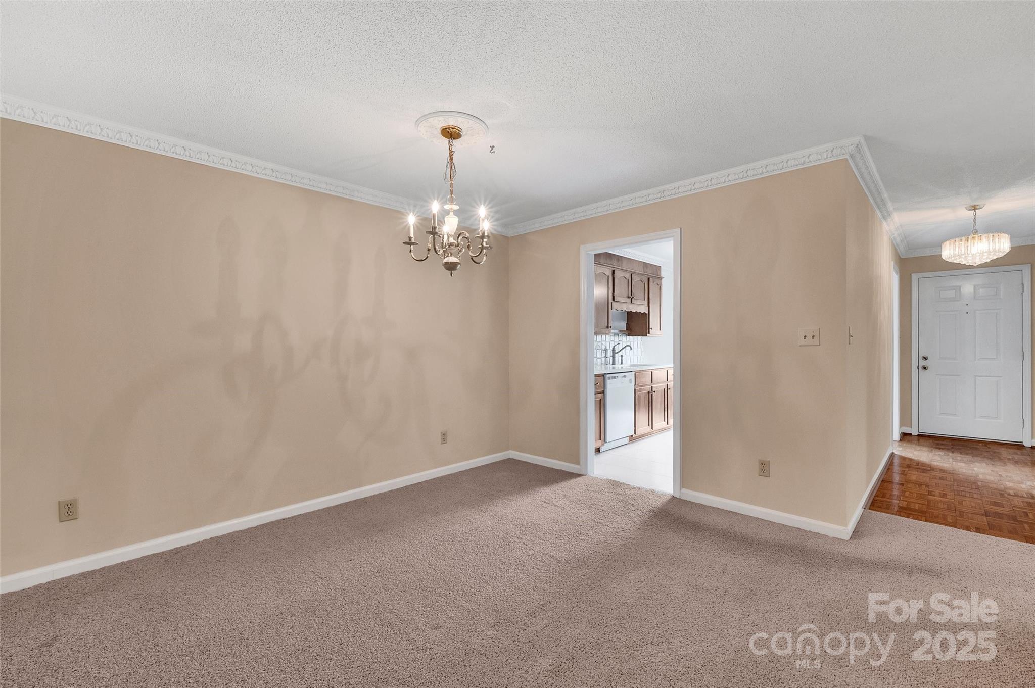 212 Pointe Circle