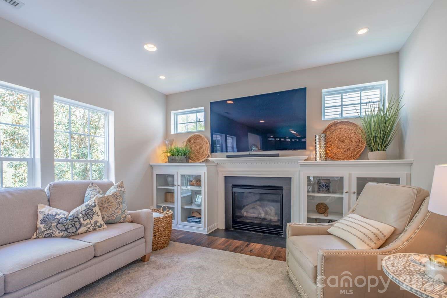 Hunter Oaks - Residential