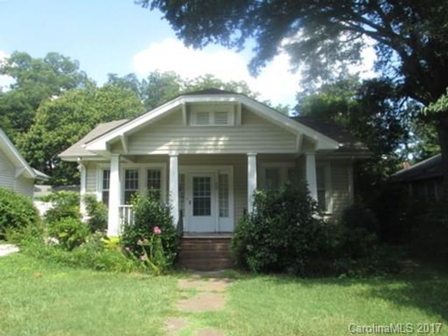 Rocking chair porch, fenced yard. Charming 2 bdrm 2 bath Elizabeth bungalow. 5 minutes from Uptown. Pet fee is per pet that does not exceed 30 lbs.