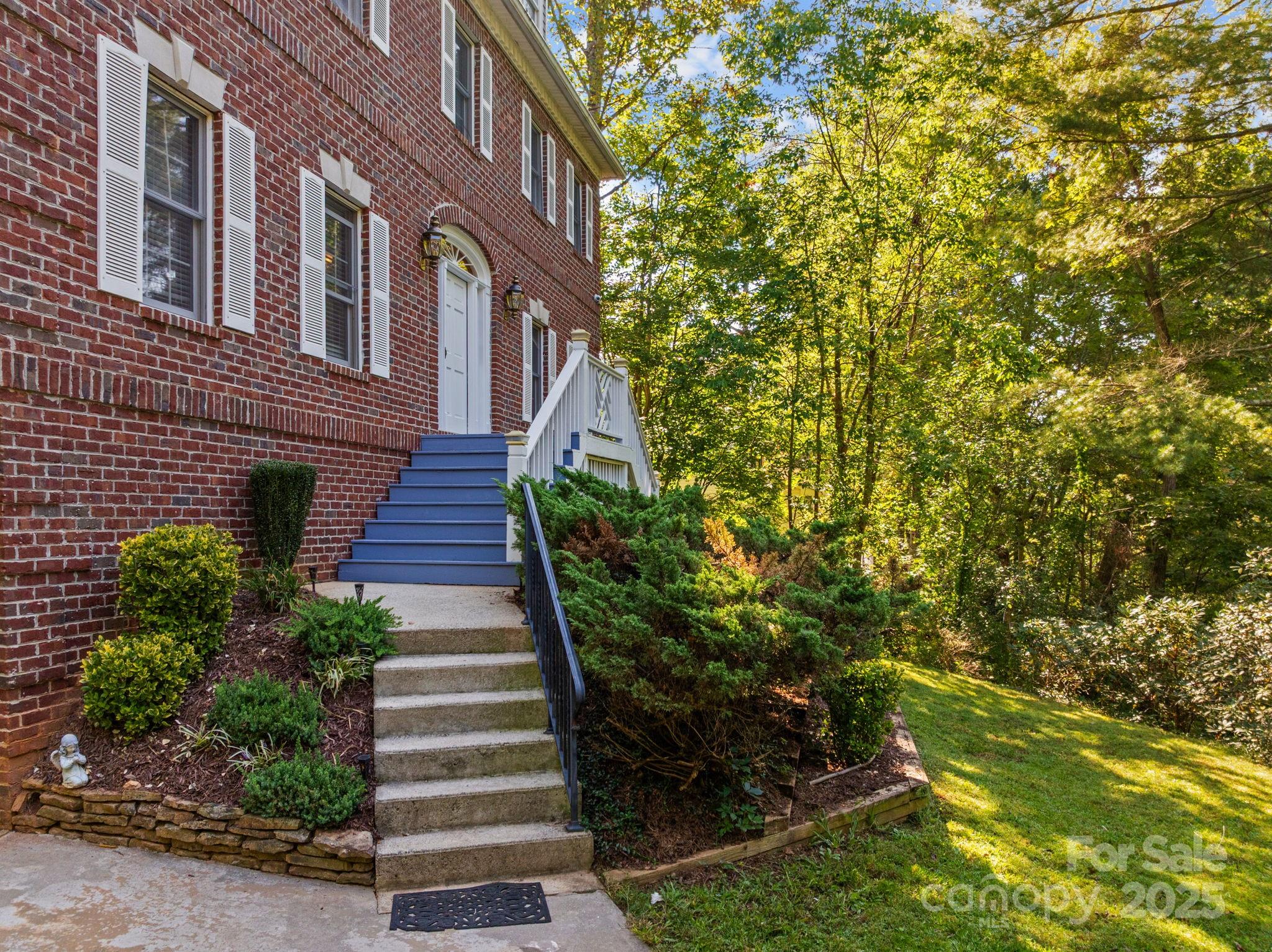 5 Silverstone Drive