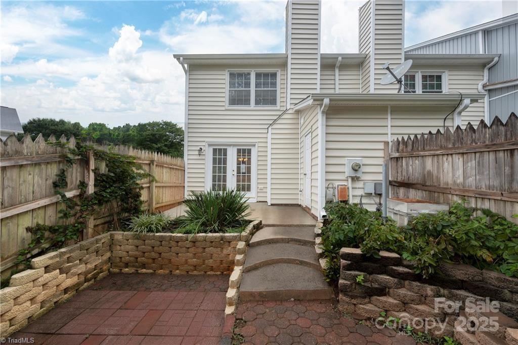 911 Shelby Drive E