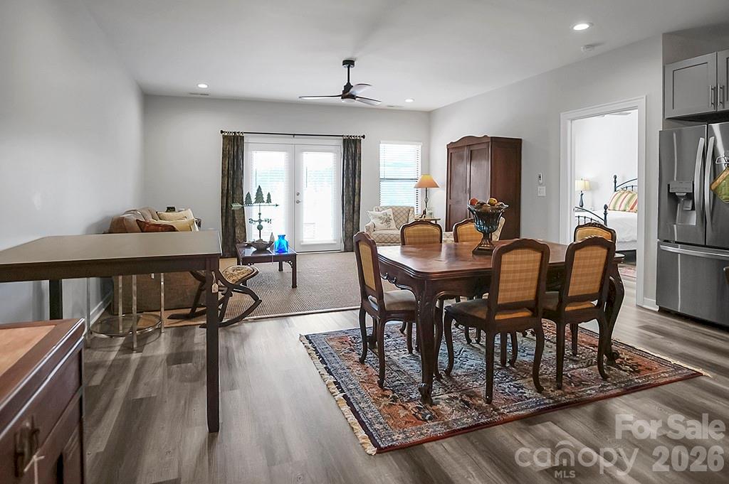 Country Club Villas - Residential