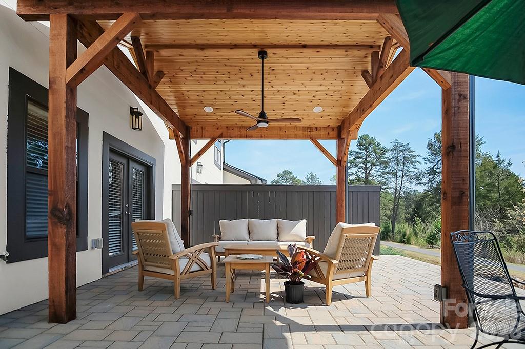 Country Club Villas - Residential