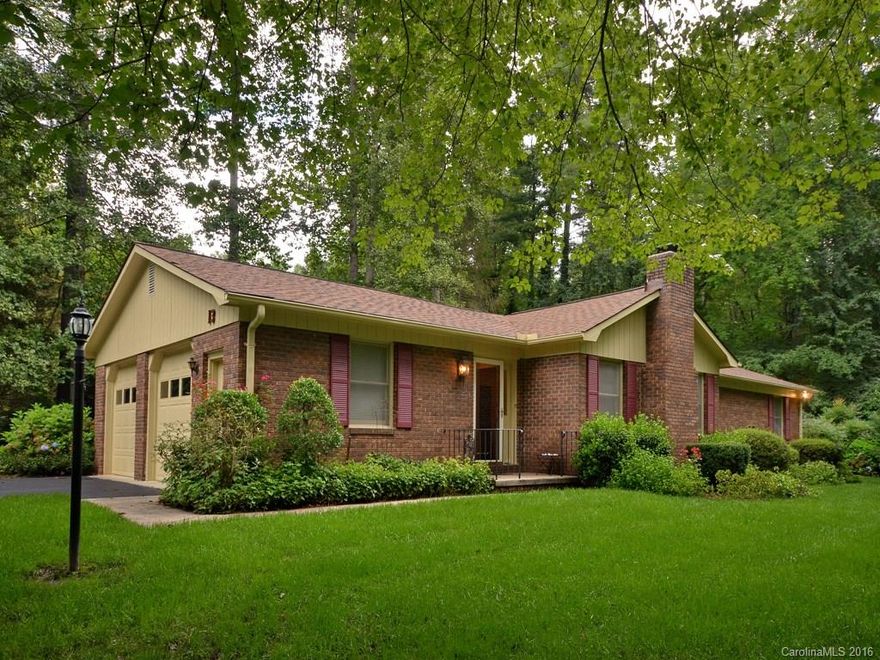 Well maintained home situated on beautiful landscaped corner lot with Creek in Desirable Hunters Crossing.  This 3Bd/2Ba has large great room with cathedral ceilings and FP, Kitchen, Dining Room and beautiful Sunroom.  Large DBL garage has space for shop.