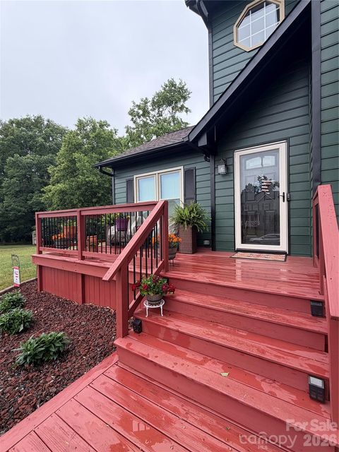 Photo of 5438 Winding Oak Drive, Hickory, NC 28602 (MLS # 4385576)