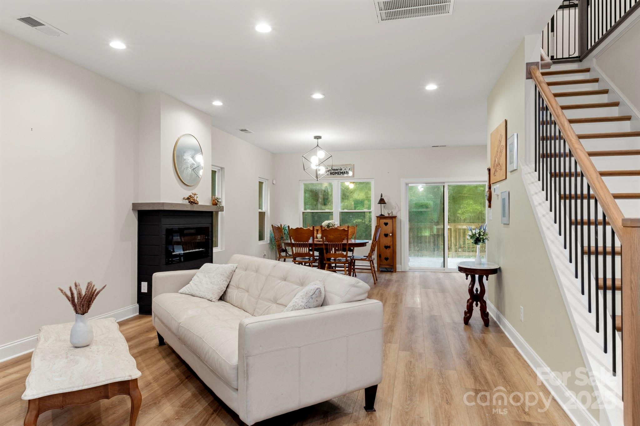 1226 Jamestowne Drive