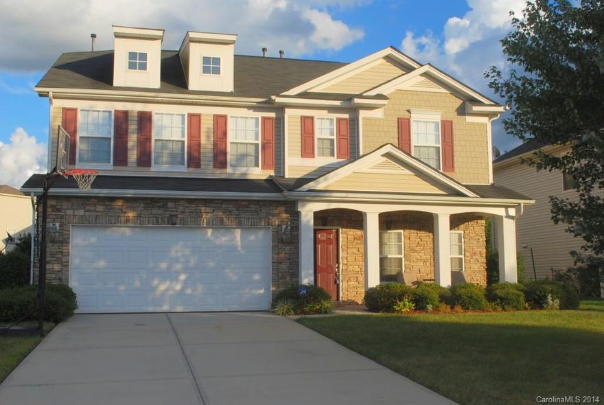 If Space is What Your Looking For then this 5 Bed/3 Bath is The Home for You. Open Floor Plan w/Formal Dining & Living Rms. 5th Bdrm on Main is Perfect for Mother In Law/Guest Rm. Great Rm Opens to Kitchen w/Gas Fireplace. 9' Ceilings on 1st Flr. Surround Sound. Cooks Kitchen w/Granite, Ceramic Back Splash, Island, 42" Cabinets, Double Oven & a Pantry.  Rec/Bonus Rm Perfect for Game Rm (Pool Table Remains) Extra Large Master w/Trey Ceiling & Master Bath. 2-Car Garage, Screen Porch & Fenced Yard.