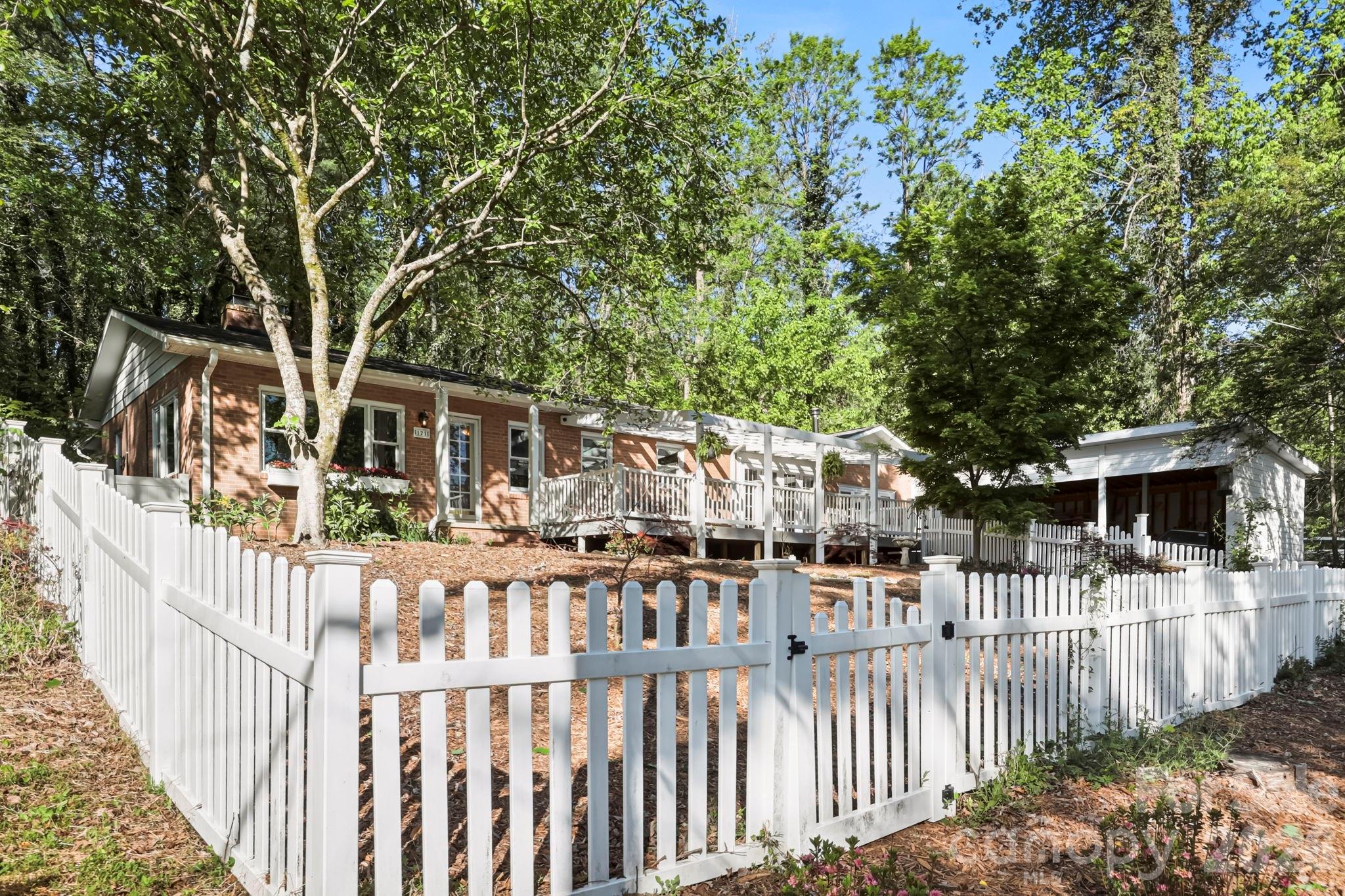 Felix Lake - Residential