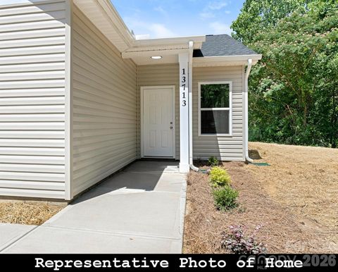 Photo of 962 S Hoskins Road, Charlotte, NC 28208 (MLS # 4345128)