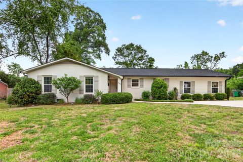 Photo of 4023 Firethorne Road, Charlotte, NC 28205 (MLS # 4377183)