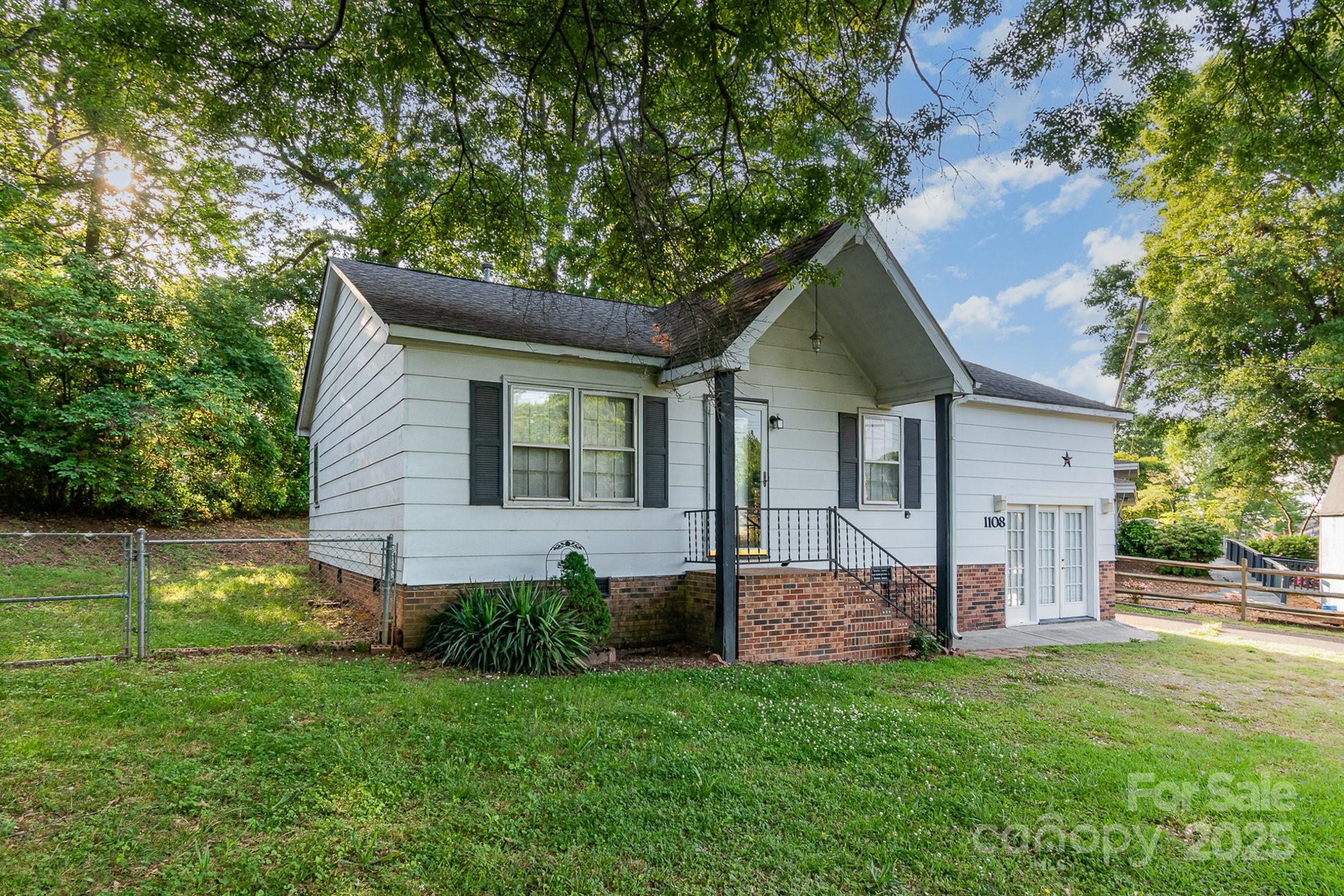 1108 Old Dallas Highway