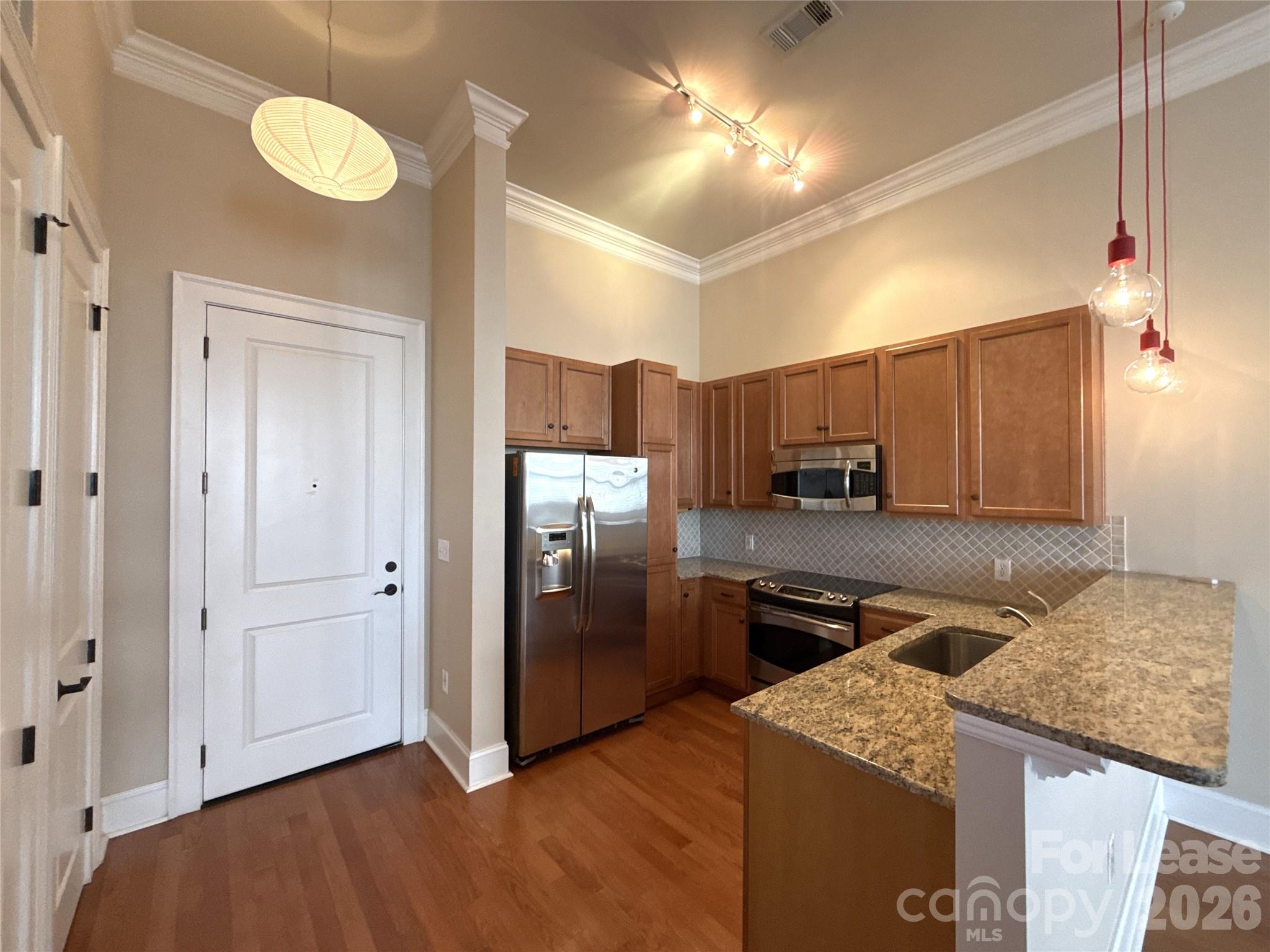 2810 Selwyn Avenue 425