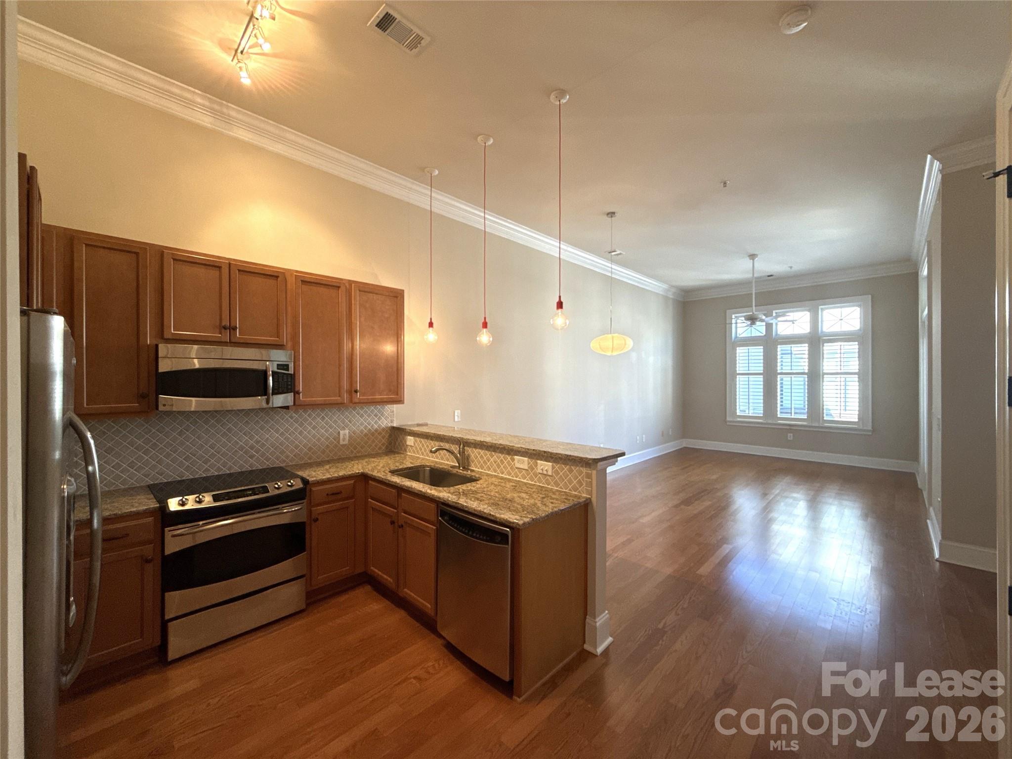 2810 Selwyn Avenue 425