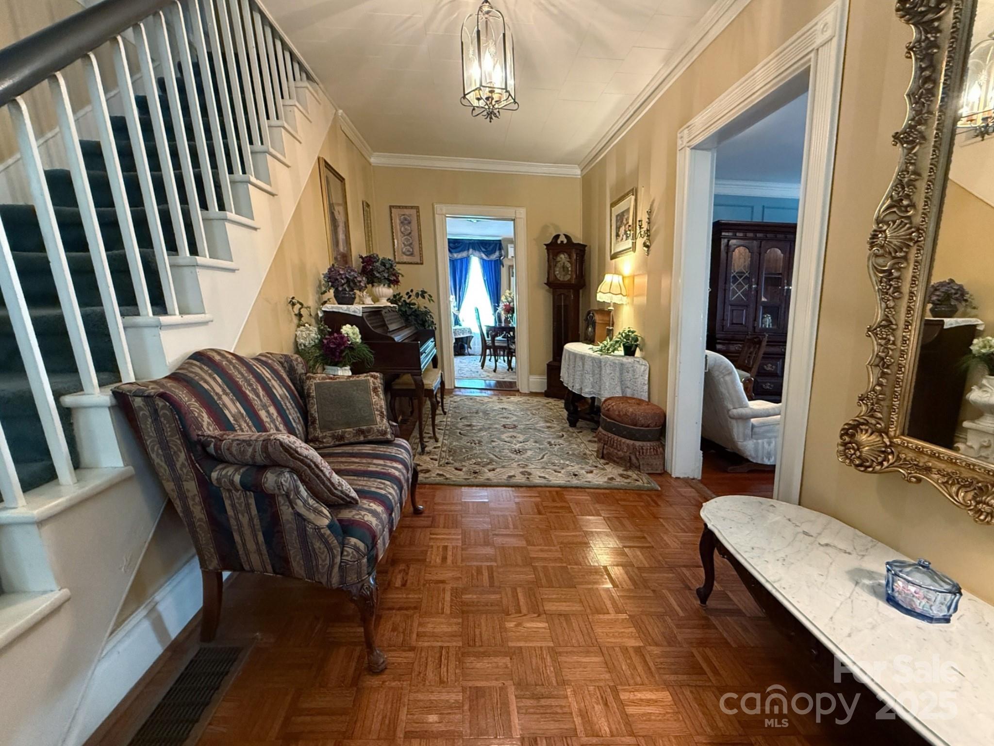 192 W Court Street